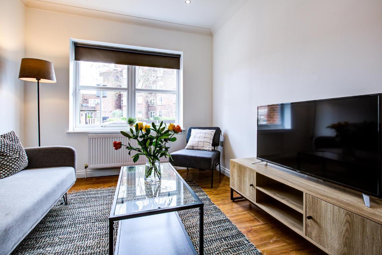 Stylish Two Bedroom Apartment With Free Parking! ラムフォード エクステリア 写真