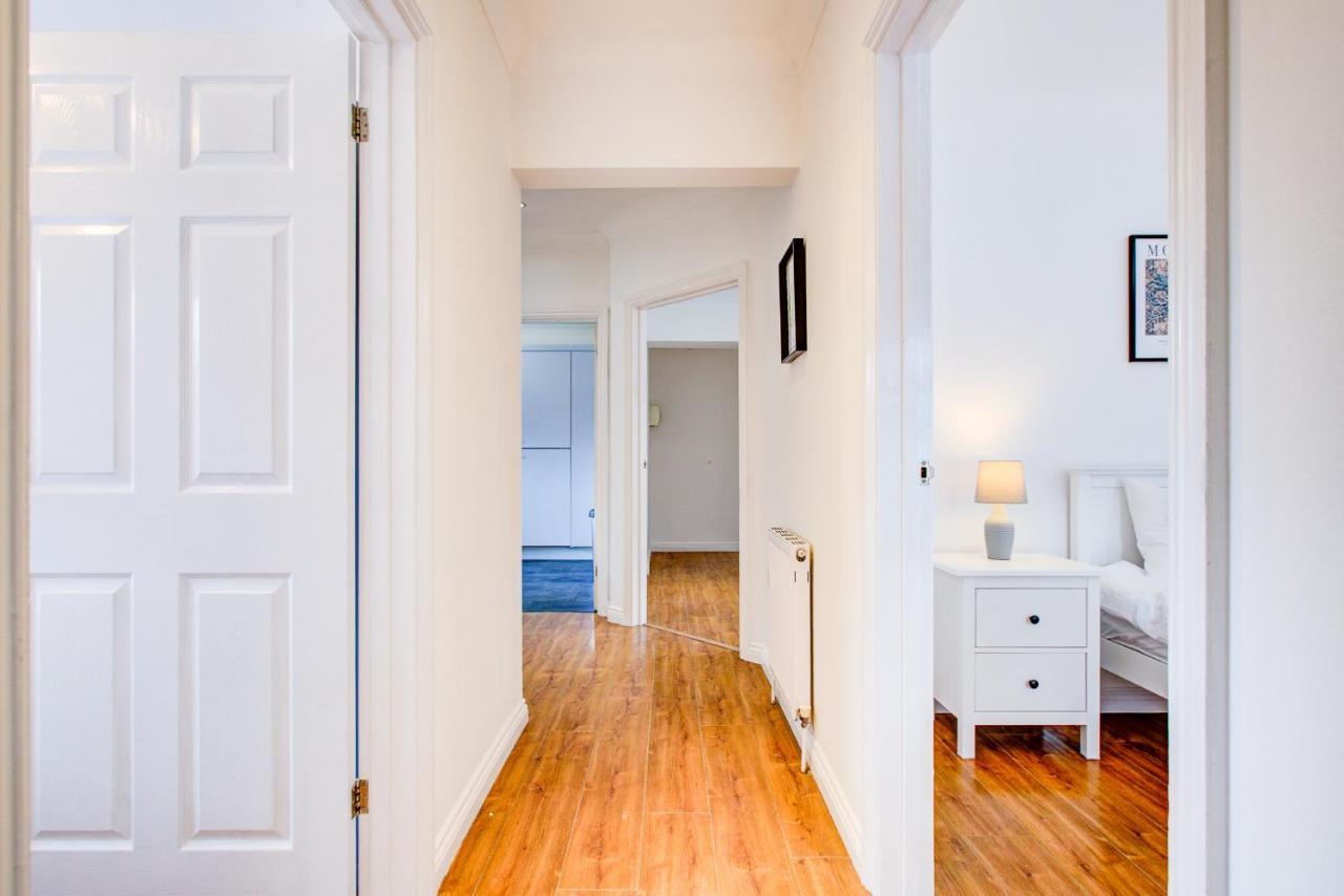 Stylish Two Bedroom Apartment With Free Parking! ラムフォード エクステリア 写真